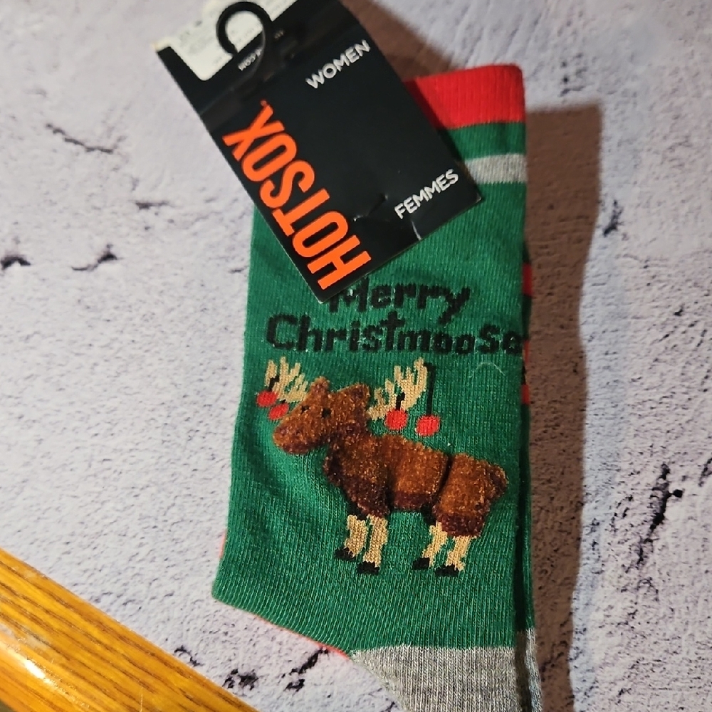 🌟3/$25🌟 HotSox Red and Green Mouse Merry Christmas Women's Socks